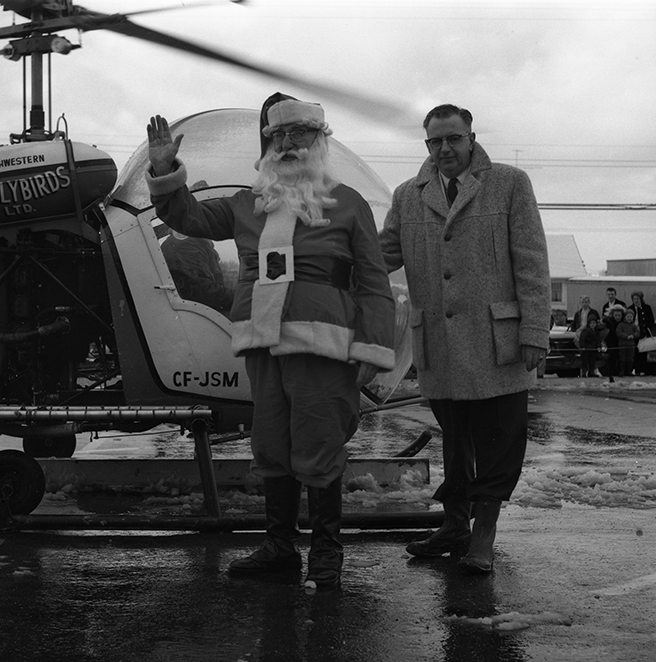 Helicopter Santa Arriving at the Dell Shopping Mall.